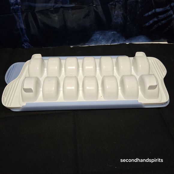 LOT OF 3 - OXO Covered Ice Cube Trays Good Grips - Picture 3 of 4